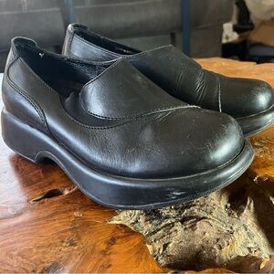 Dansko Womens 38EU (7.5-8 US) Black Leather Slip On Professional Work Clogs